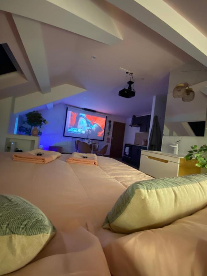 Capsule Color Deluxe Balneo I Ecran Home Cinema I Console De Jeux Trith-Saint-Leger Exterior photo