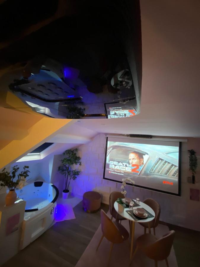 Capsule Color Deluxe Balneo I Ecran Home Cinema I Console De Jeux Trith-Saint-Leger Exterior photo